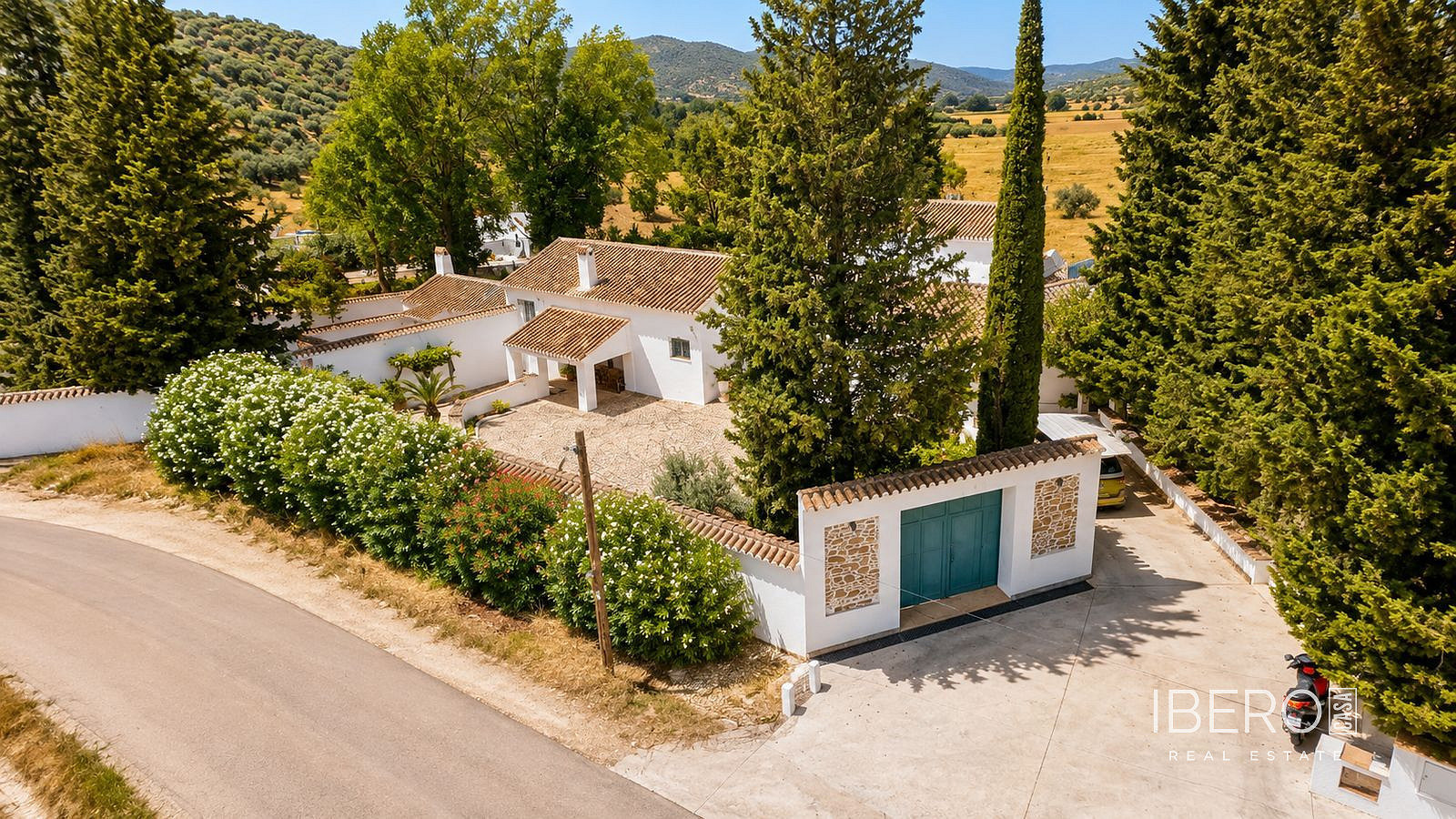 Prodej domu 360 m² s pozemkem 12 000 m²