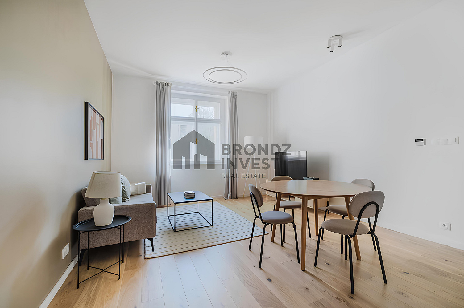 Pronájem bytu 2+kk 45 m² – fotografie 2