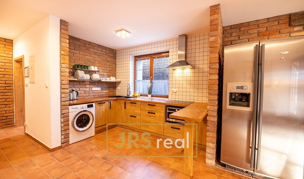 Prodej ubytovacího objektu 530 m², Kurdějov – náhled fotky 3