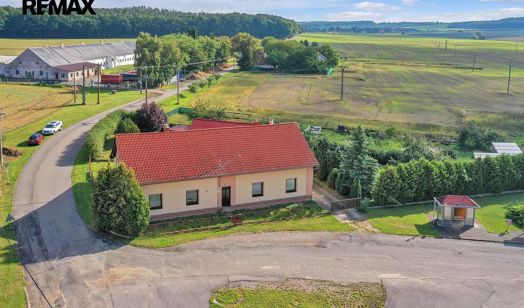 Prodej domu 187 m² s pozemkem 546 m², Radostov – fotka 1 z 17