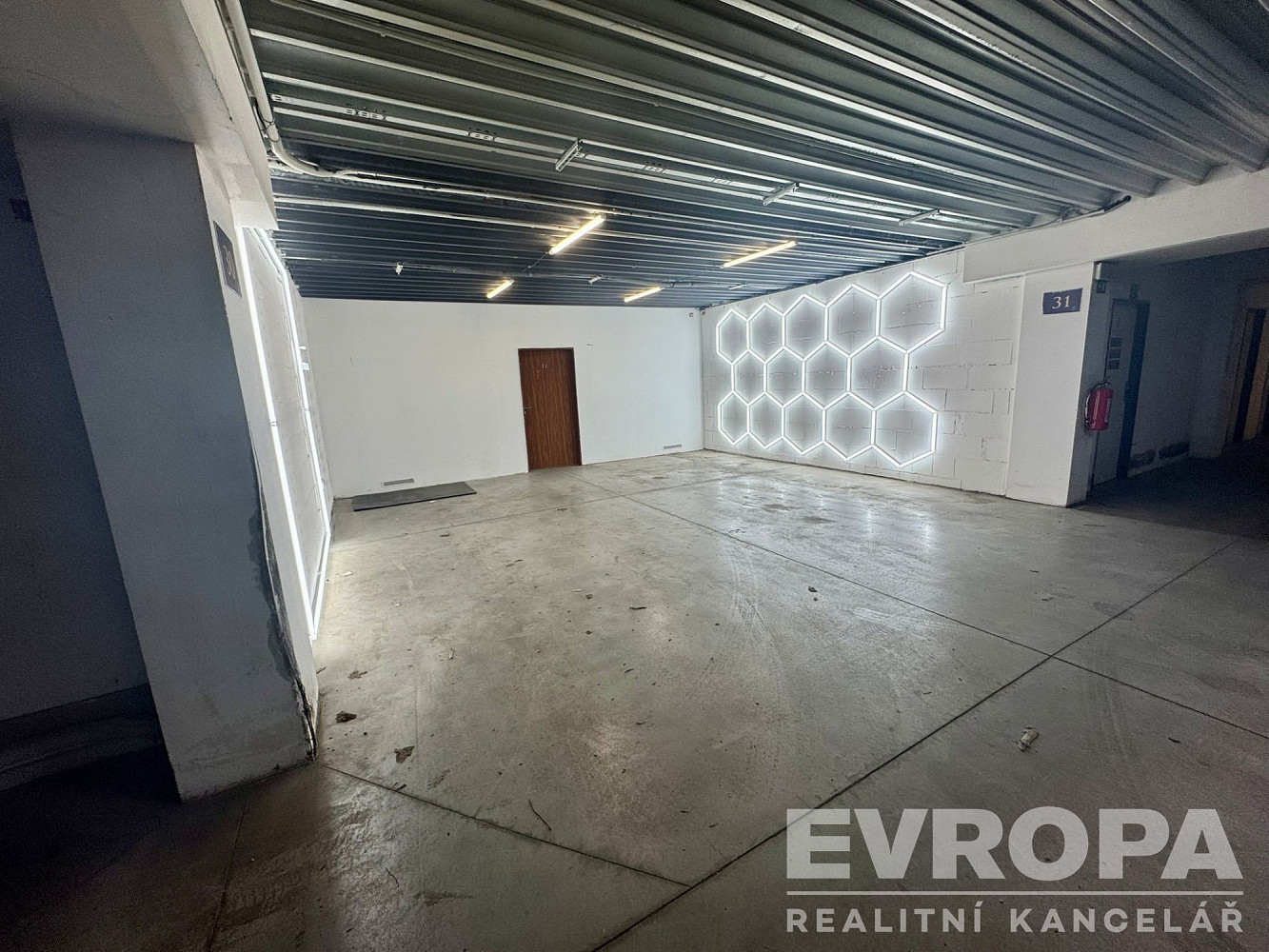 Pronájem komerčního objektu (jiného typu) 58 m²