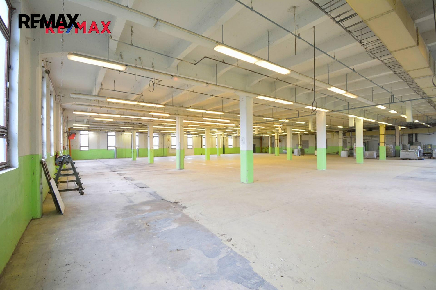 Pronájem výrobních prostor 1 422 m² – fotografie 4