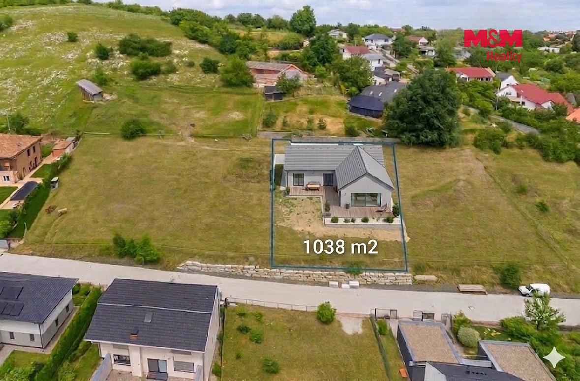 Prodej stavebního pozemku 1 038 m² – fotografie 2