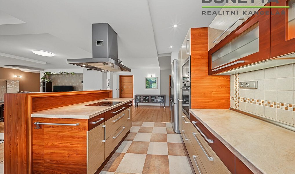 Prodej domu 233 m² s pozemkem 1 194 m², Mokrovousy – náhled fotky 8