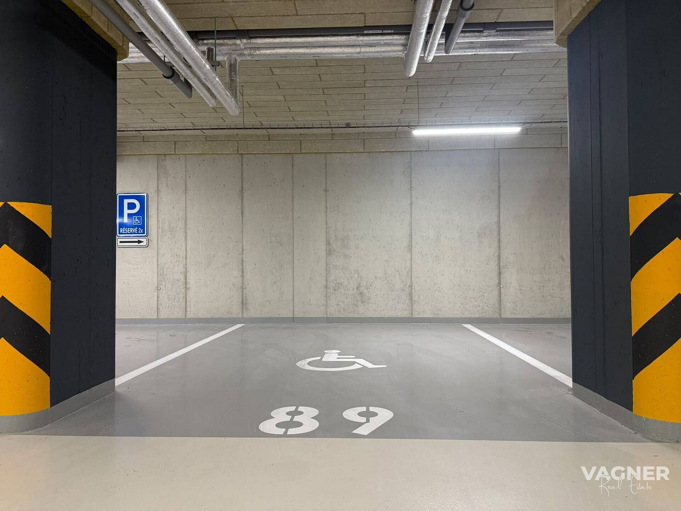 Prodej garážové stání v novostavbě, 18 m2, ulice Nebřenická, Praha 11 - Chodov