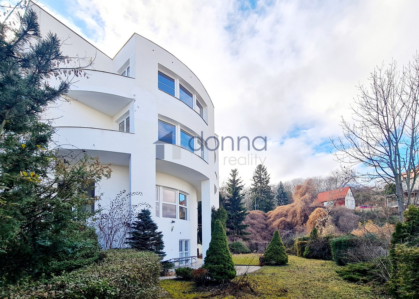 Pronájem kanceláře 839 m² – fotografie 2