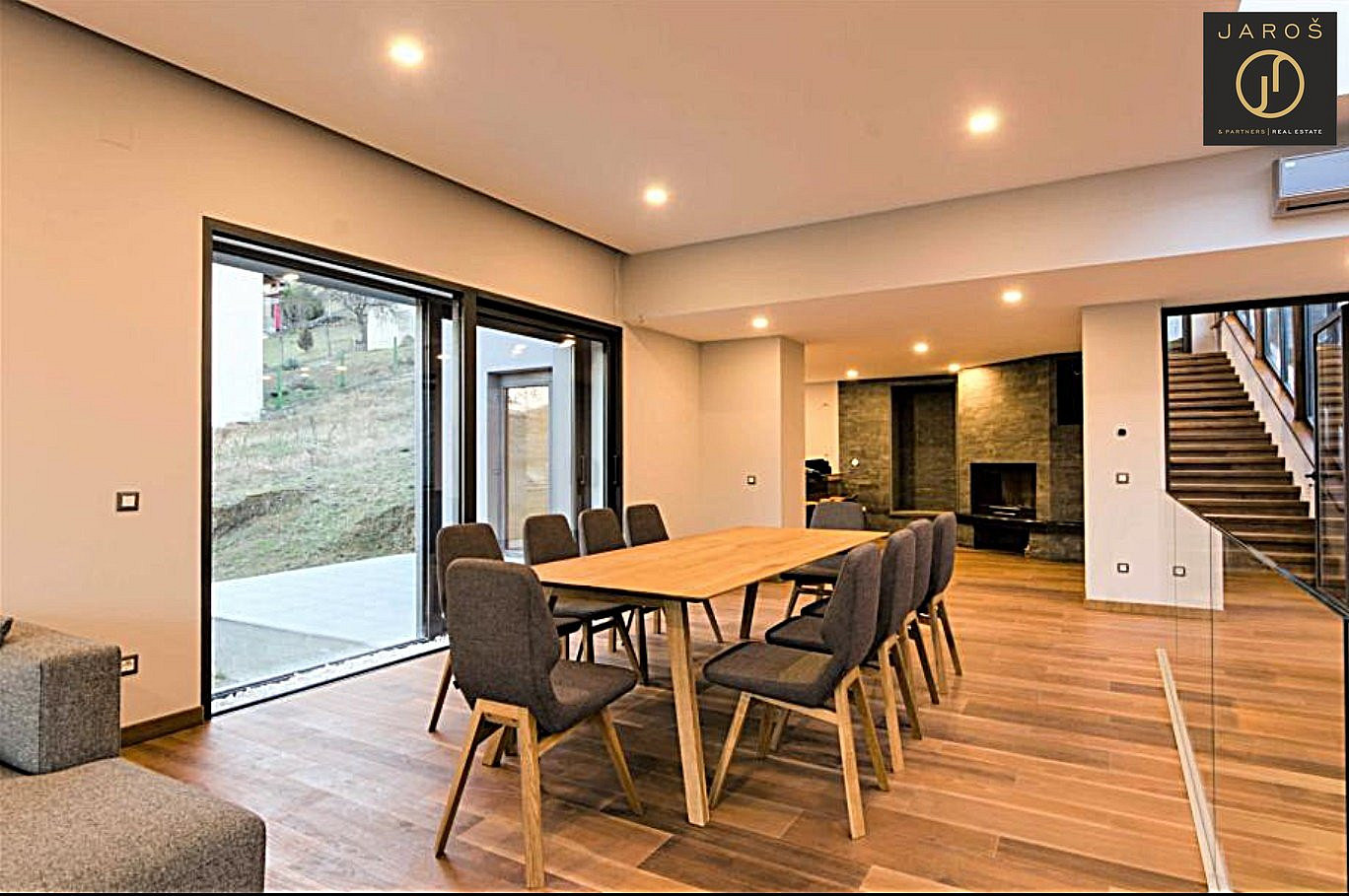 Prodej domu 550 m² s pozemkem 1 111 m² – pohled 4