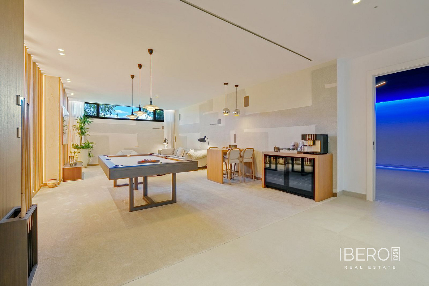 Prodej domu 606 m² s pozemkem 1 210 m² - Más