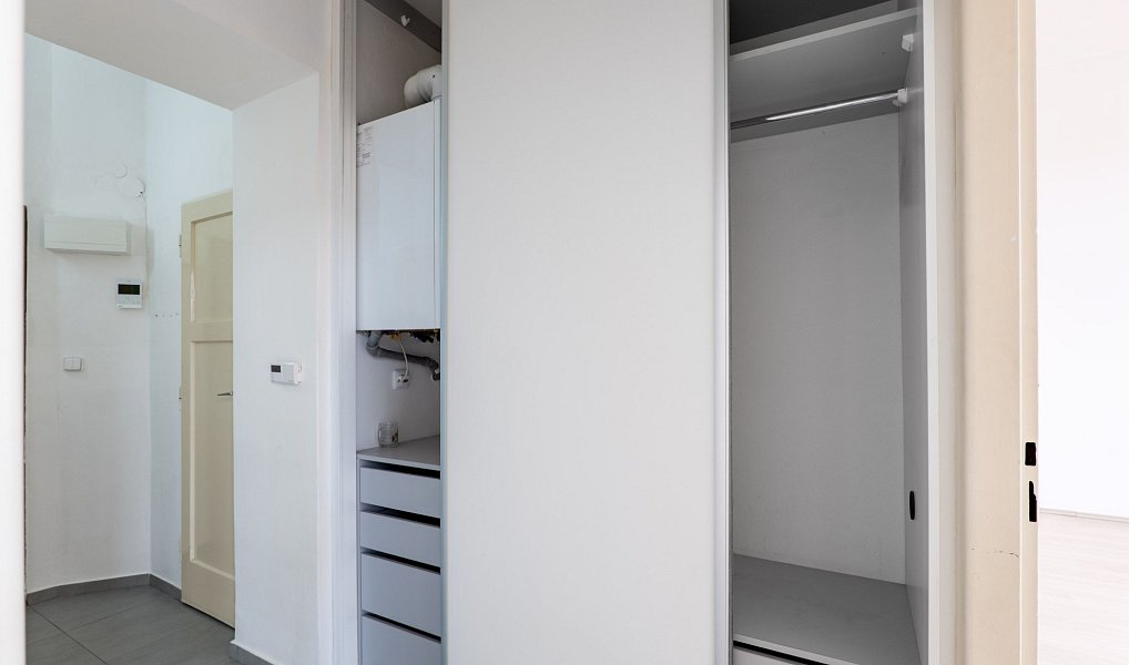 Pronájem bytu 2+kk 57 m², Praha – náhled fotky 25