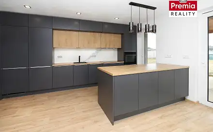 Prodej domu 203 m² s pozemkem 1 000 m², Hevlín, okres Znojmo