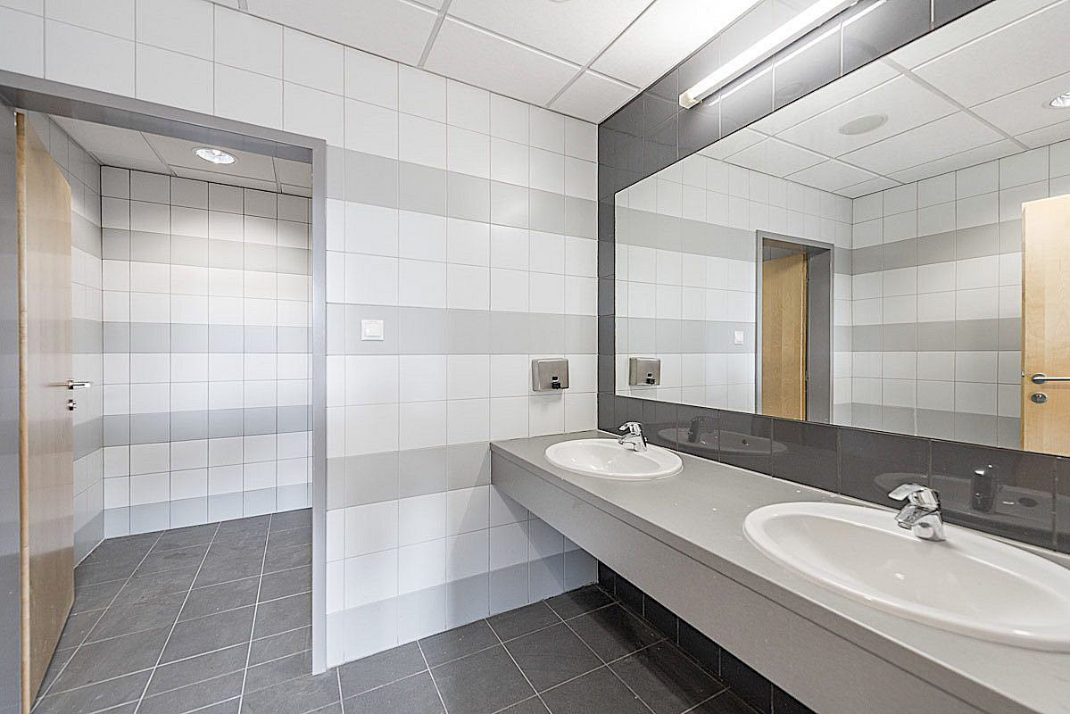 Pronájem kanceláře 956 m² – fotografie 5
