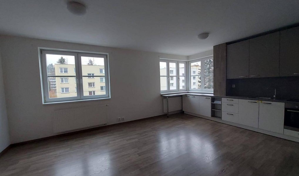 Pronájem bytu 4+kk 90 m², Zlín – náhled fotky 2