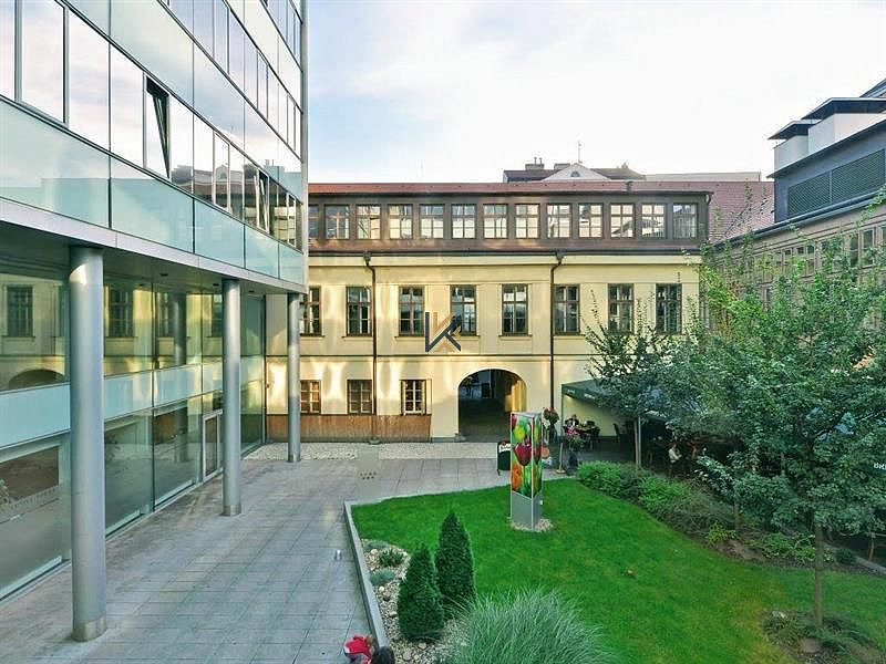 Pronájem kanceláře 300 m² — photo 4