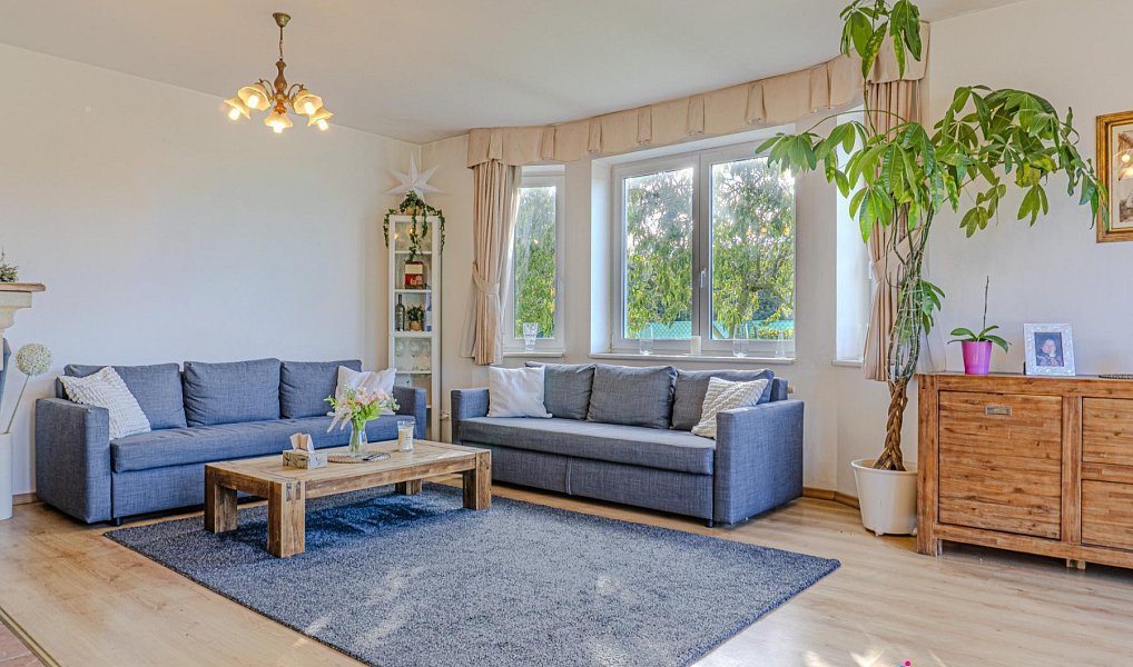 Prodej domu 238 m² s pozemkem 1 185 m², Šestajovice – náhled fotky 3
