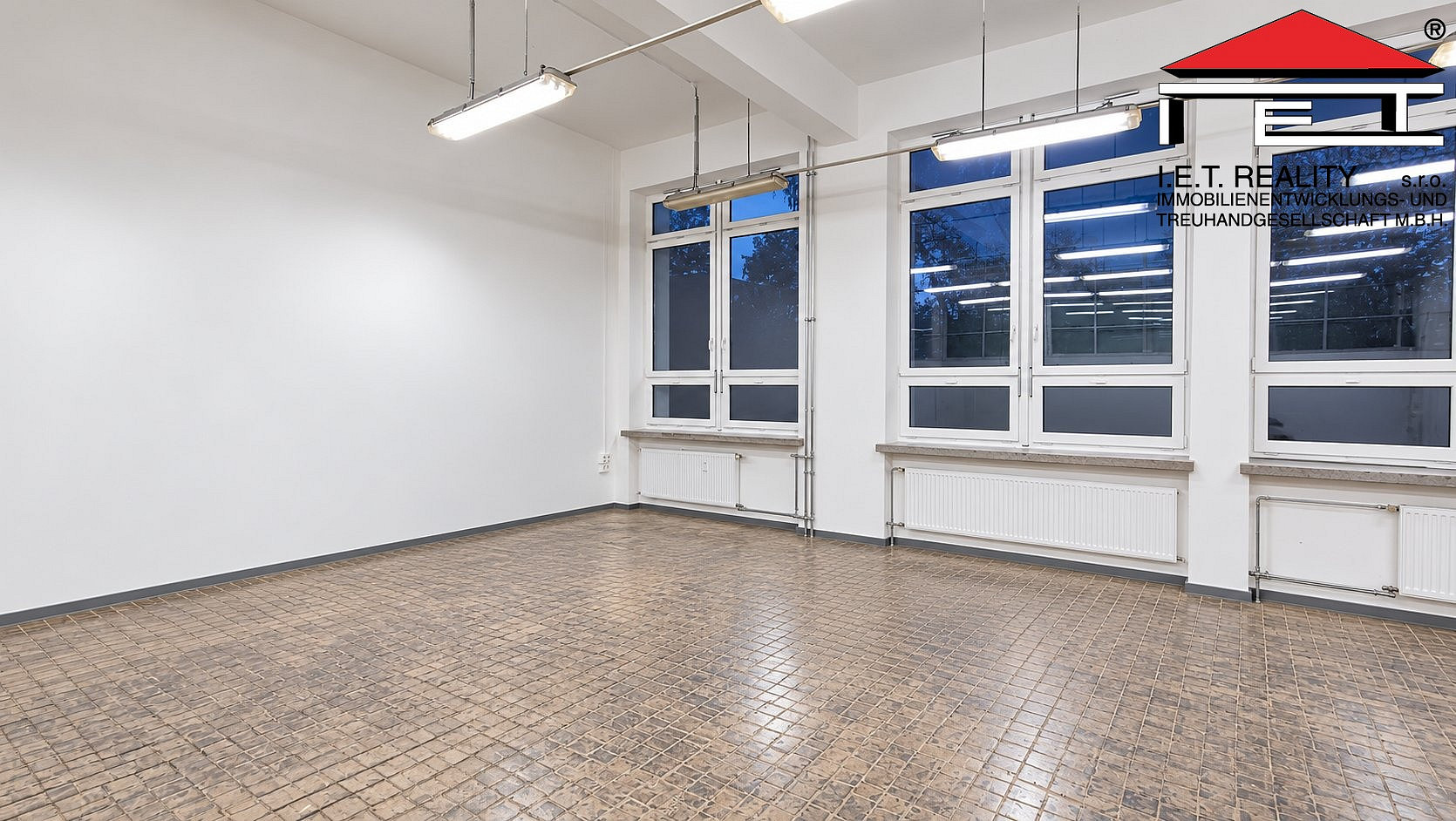 Pronájem skladovacích prostor 210 m² – fotografie 2