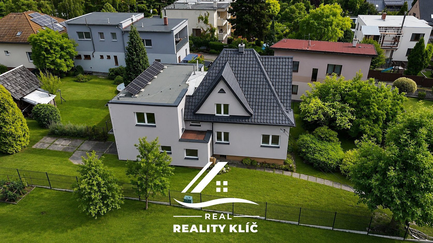 Pronájem domu 260 m² s pozemkem 1 143 m²