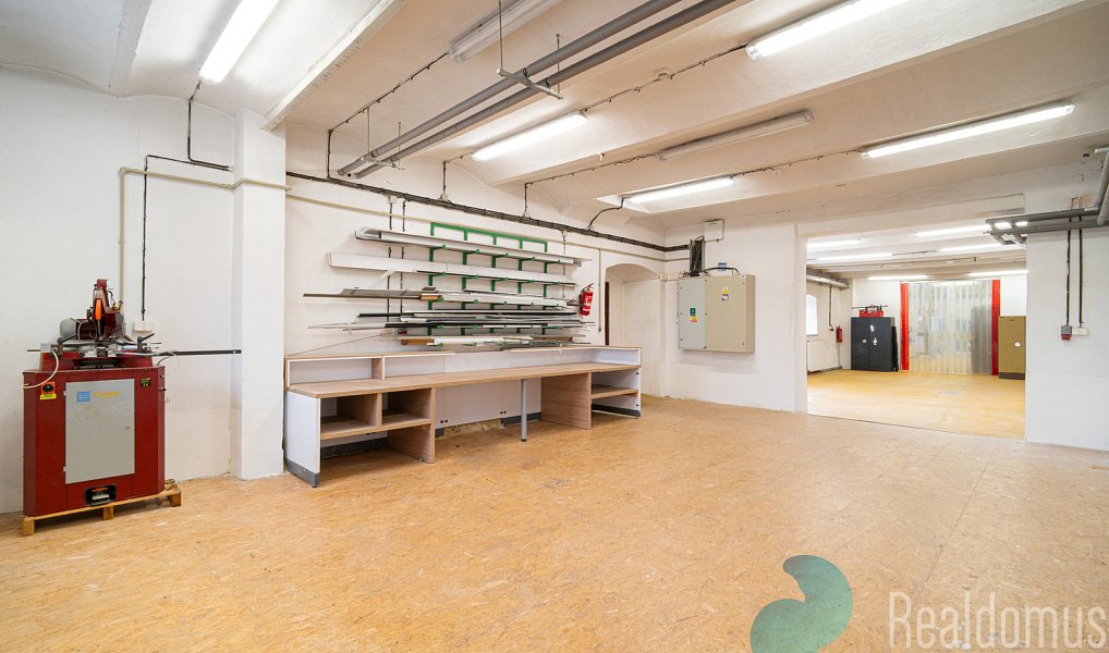 Prodej výrobních prostor 1 075 m², Babice – náhled fotky 10