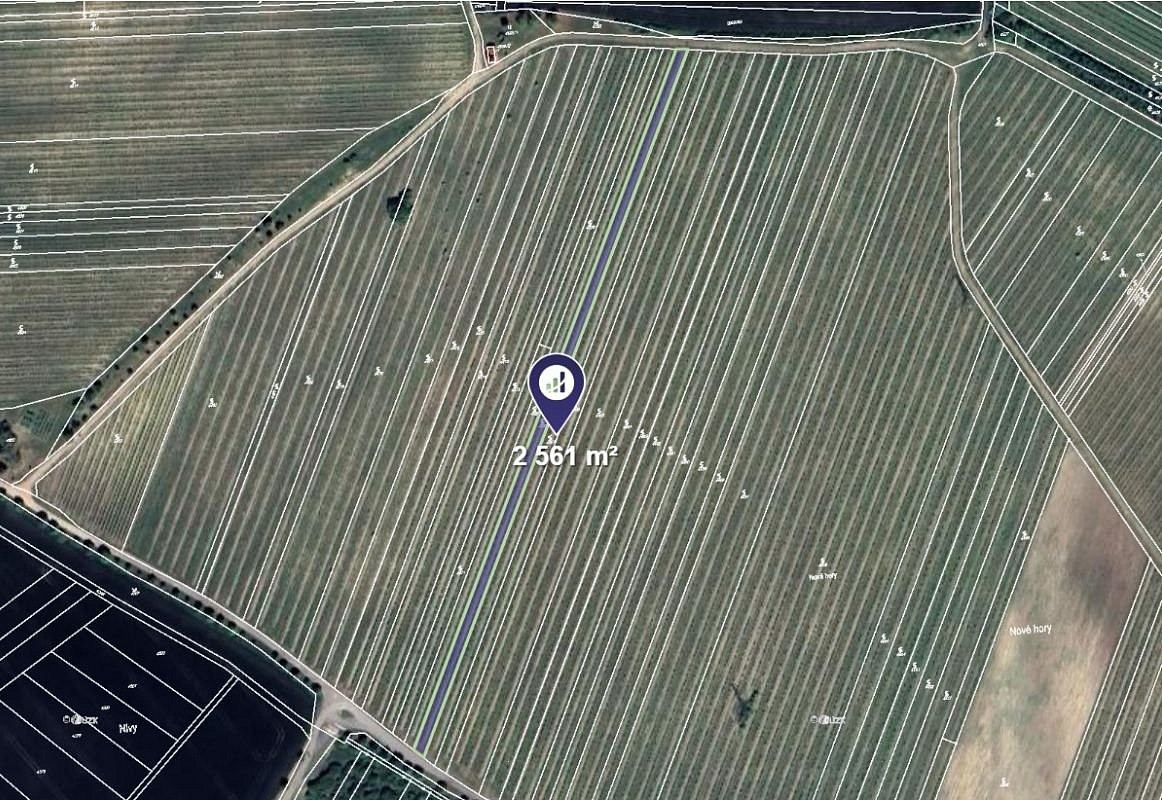 Prodej pole 2 561 m²