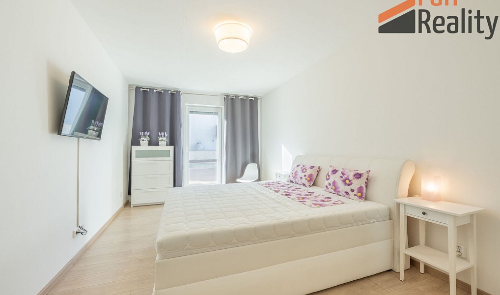 Prodej bytu 2+kk 200 m², Jesenice – náhled fotky 3