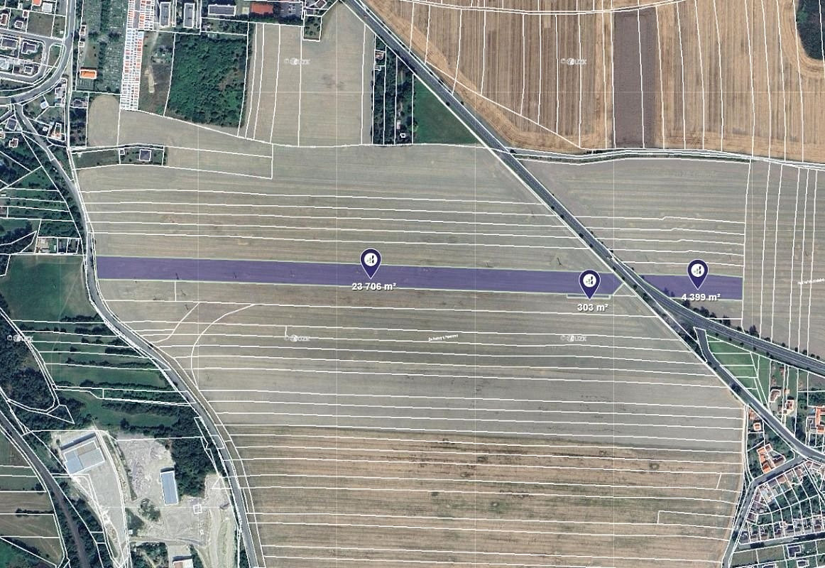 Prodej pole 104 695 m²