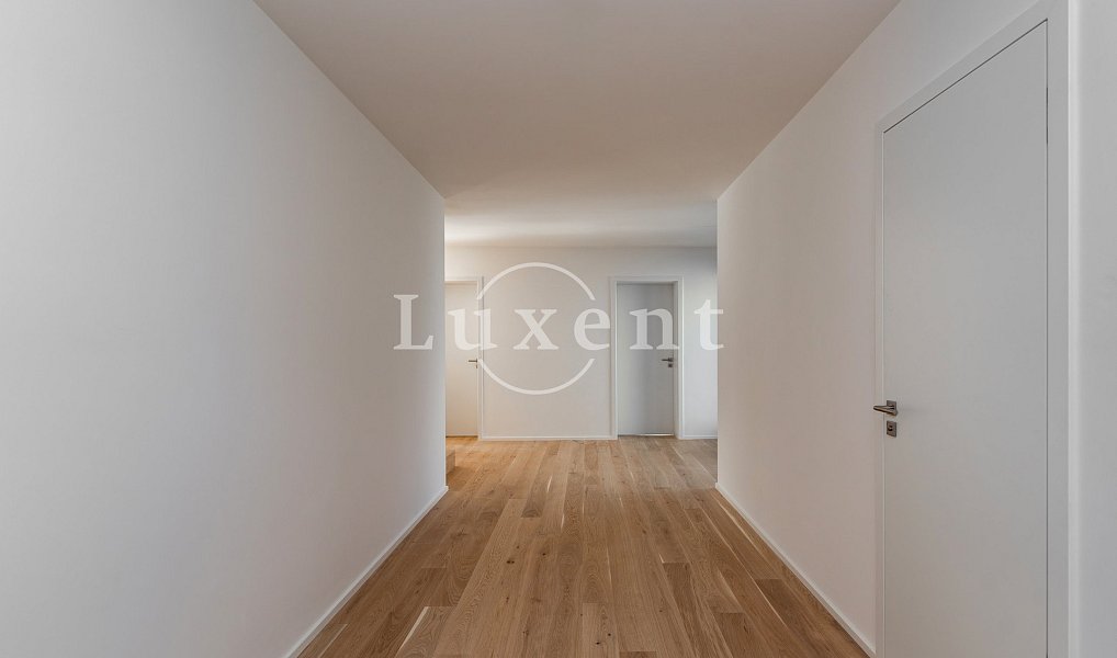 Prodej domu 350 m² s pozemkem 1 069 m², Velké Popovice – náhled fotky 12