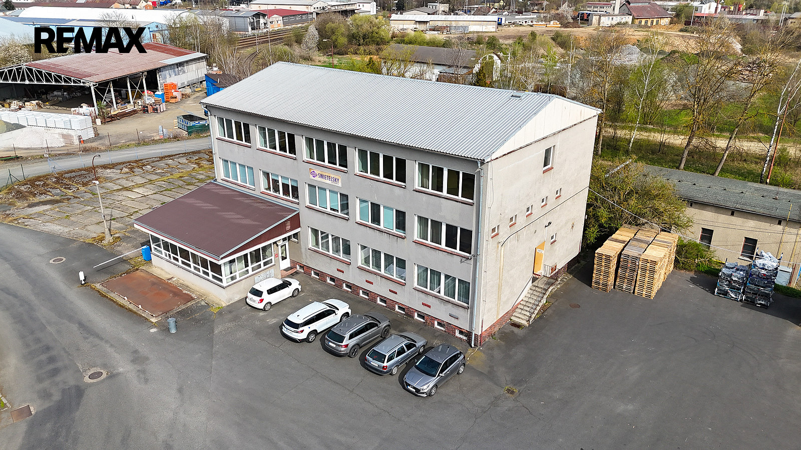 Prodej kanceláře 1 200 m²