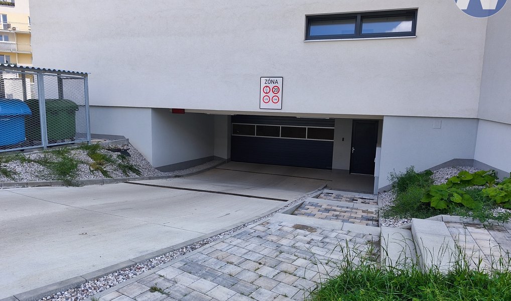 Pronájem krytého garážového stání Plzeň, ul. Železná, Plzeň – náhled fotky 3