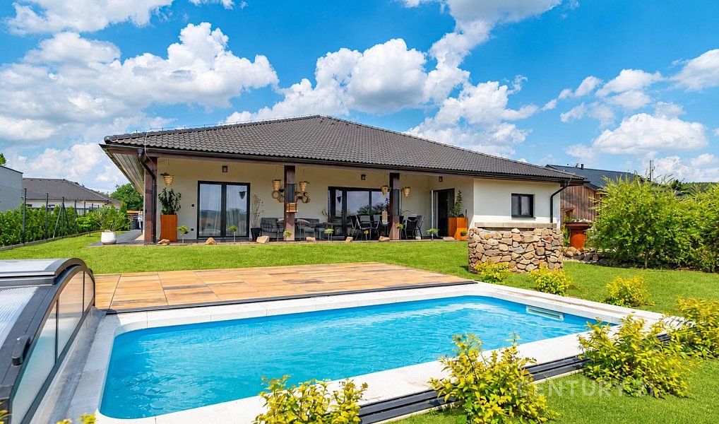 Prodej domu 260 m² s pozemkem 906 m², Hajany – náhled fotky 3