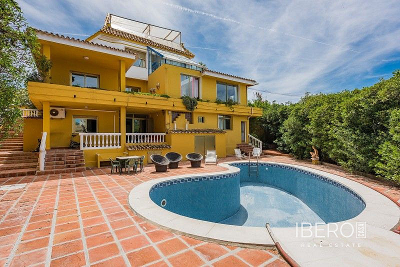 Prodej domu 712 m² s pozemkem 1 023 m²