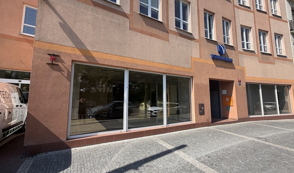 Pronájem obchodních prostor 323 m², Praha – náhled fotky 3