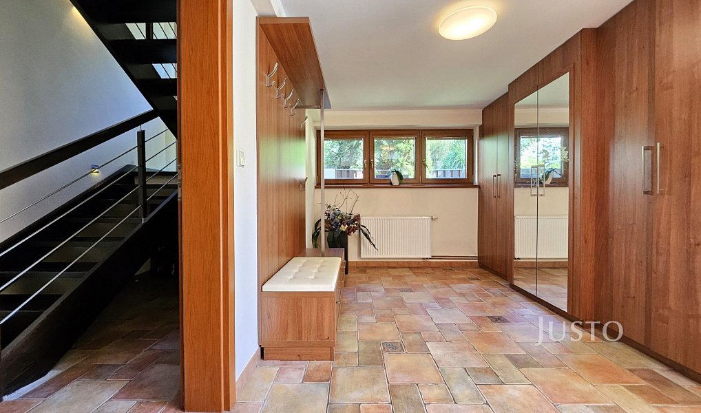 Prodej domu 322 m² s pozemkem 777 m², Písek – náhled fotky 2