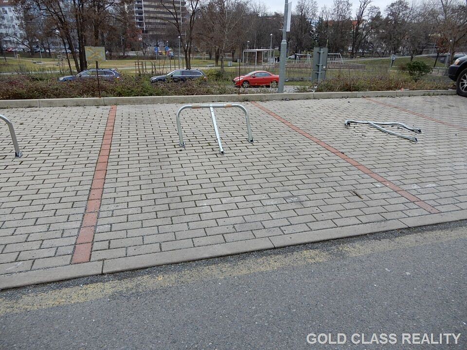 Parkovací stání, Praha 9 - Vysočany, Ocelářská