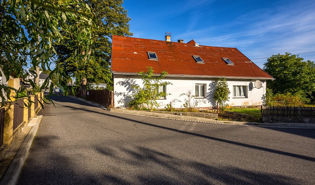 Prodej domu 219 m² s pozemkem 1 113 m², Hejnice – náhled fotky 3
