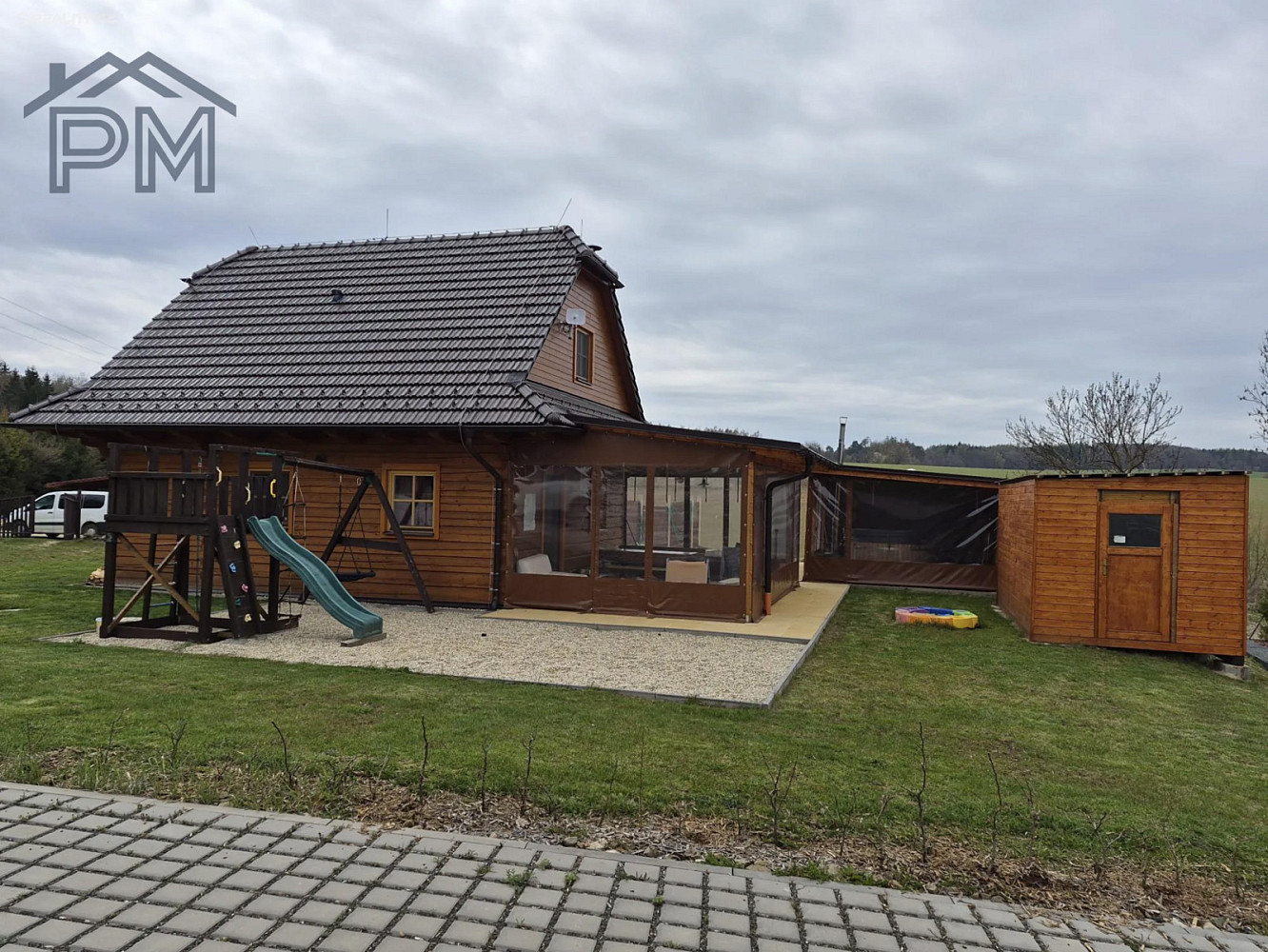 Pronájem domu 76 m² s pozemkem 766 m²
