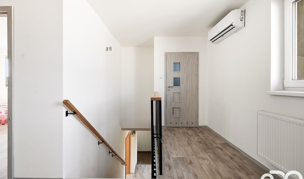 Prodej domu 213 m² s pozemkem 366 m², Dobrovice – náhled fotky 10