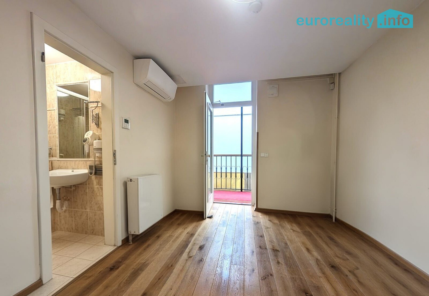 Pronájem obchodních prostor 15 m²