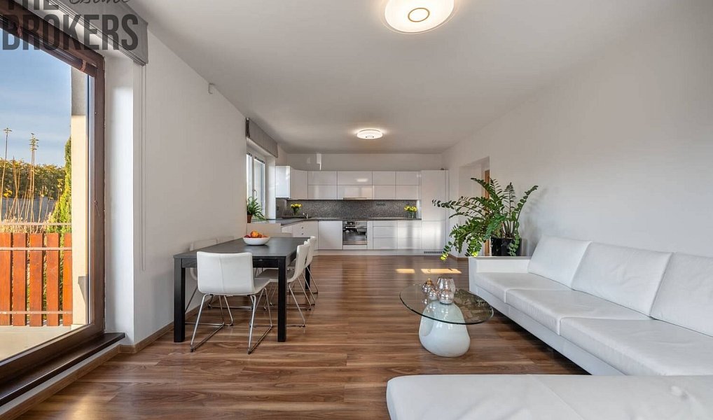 Prodej domu 230 m² s pozemkem 1 080 m², Mukařov – náhled fotky 3