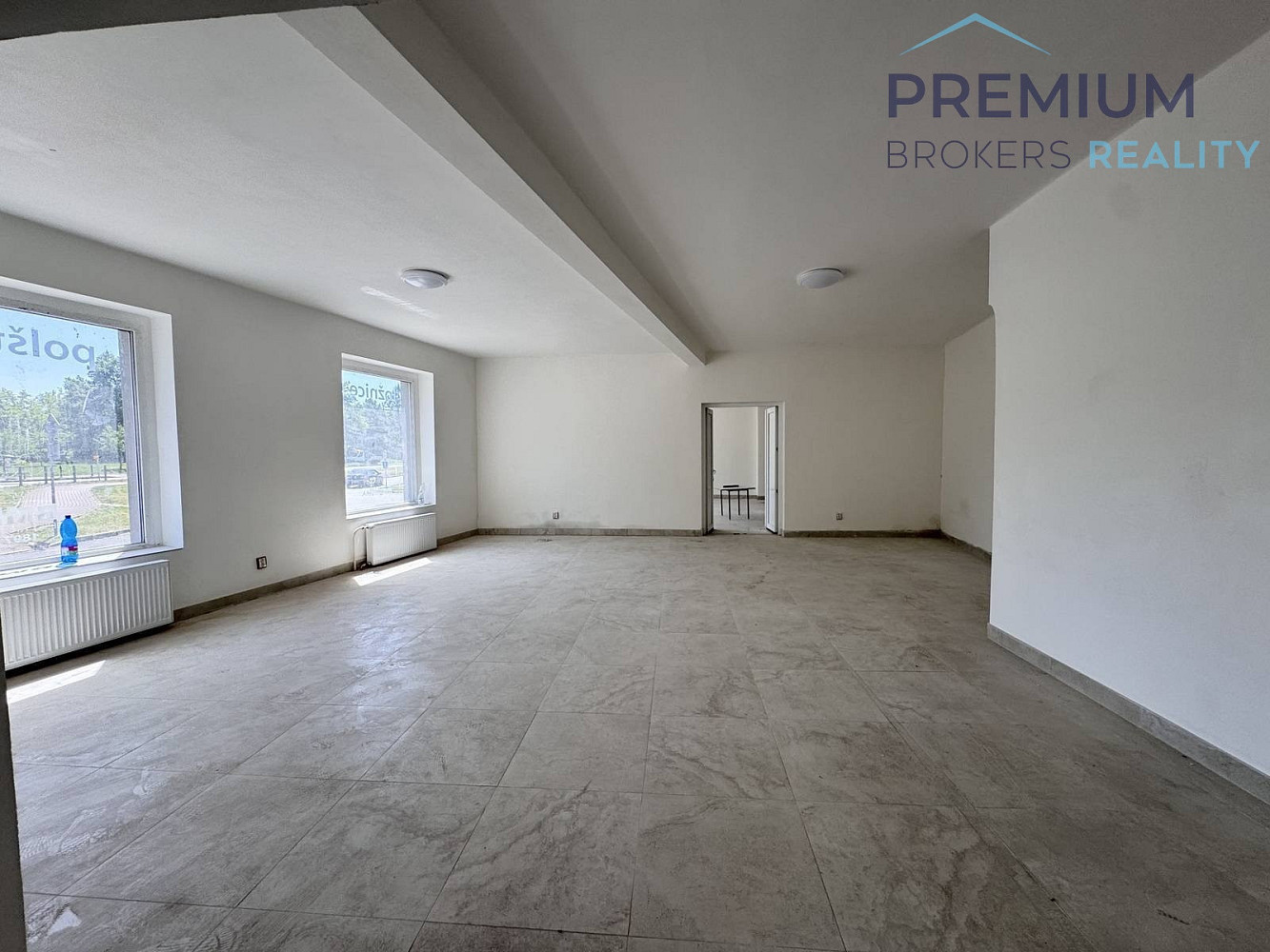 Pronájem obchodních prostor 300 m² – fotografie 5