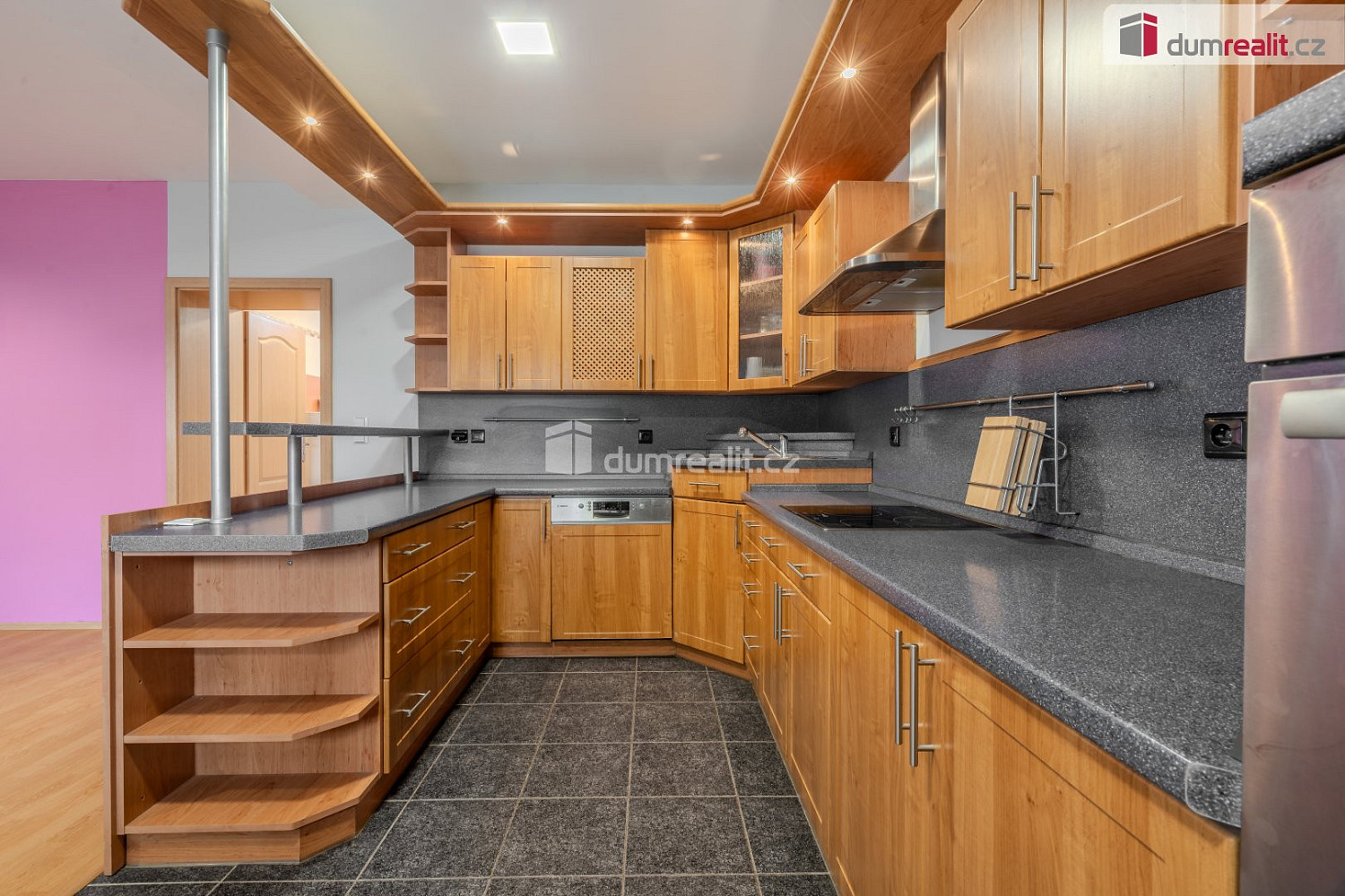Prodej domu 300 m² s pozemkem 300 m² – fotografie 2