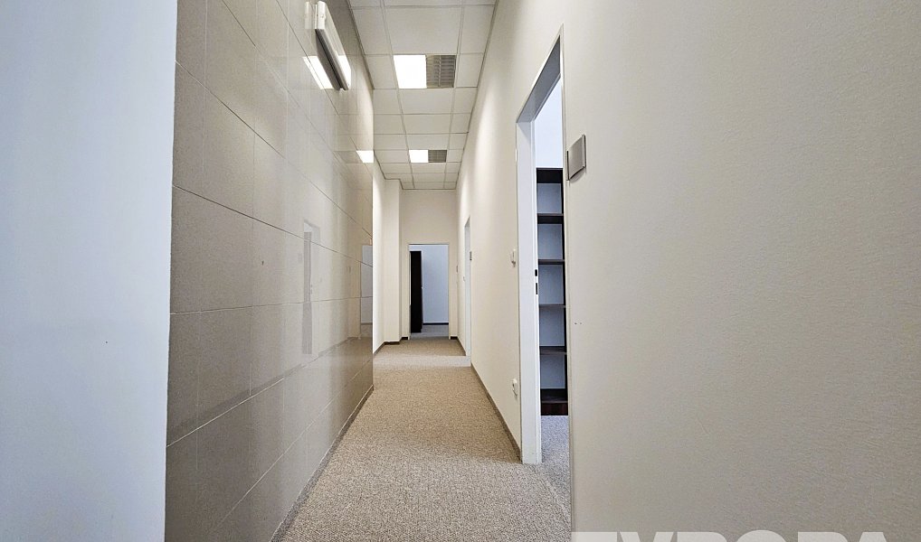 Pronájem kanceláře 160 m², Vrchlabí – náhled fotky 8