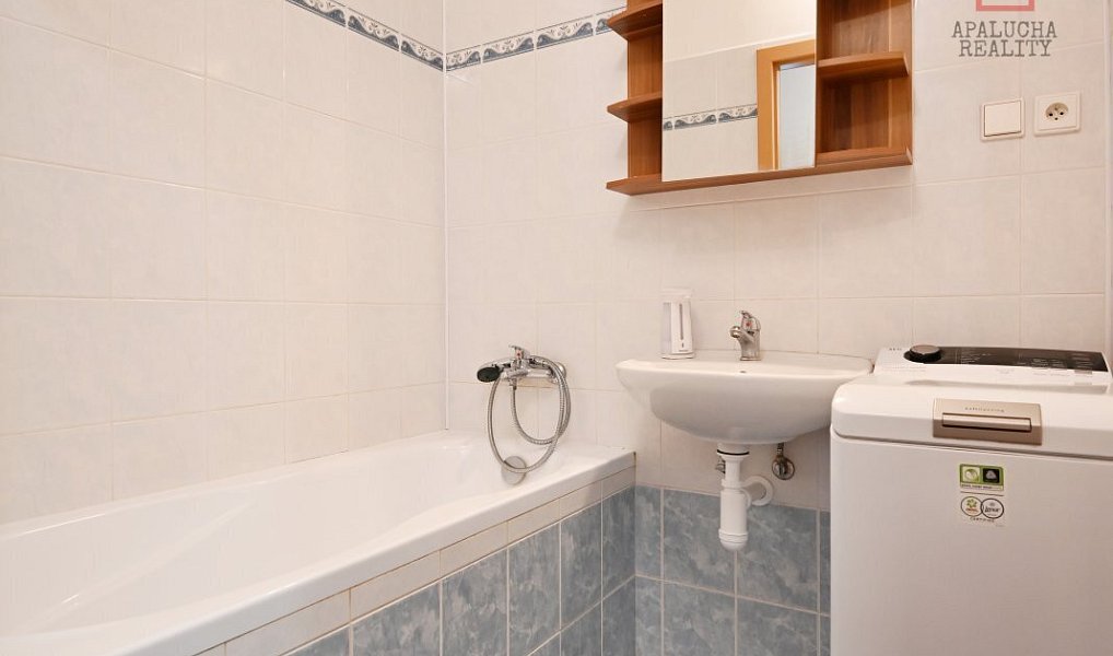 Prodej bytu 3+1 76 m², Nupaky – náhled fotky 8