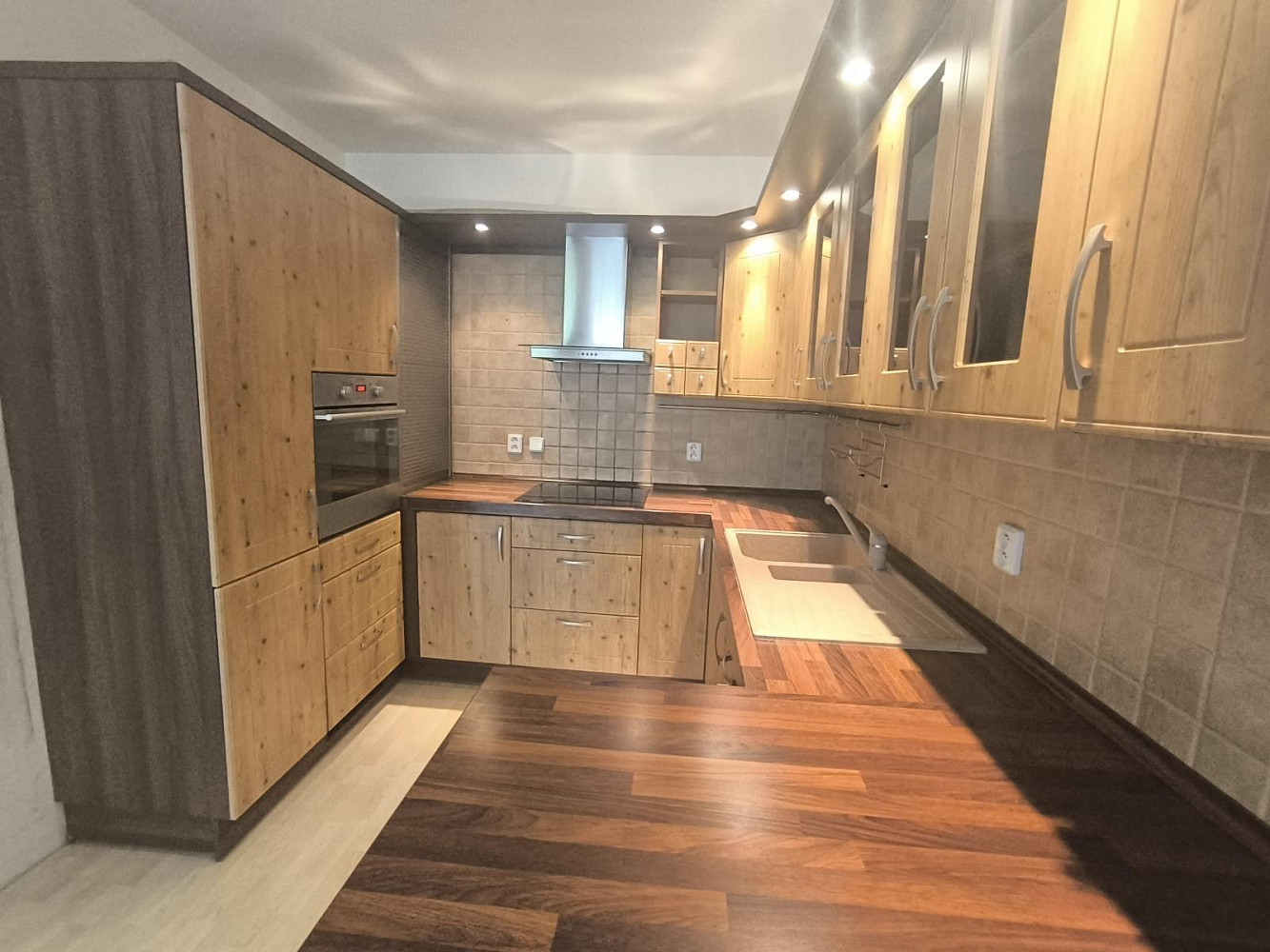 Pronájem bytu 3+kk 89 m²
