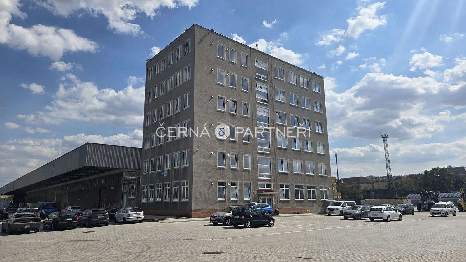 Pronájem kanceláře 306 m² — photo 2