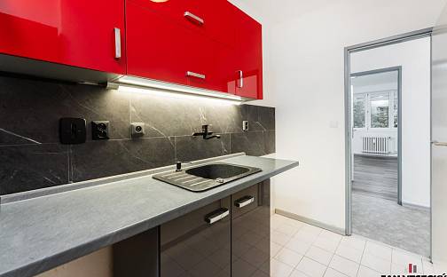 Pronájem bytu 3+1 54 m², U Párníků, Praha 9 - Čakovice