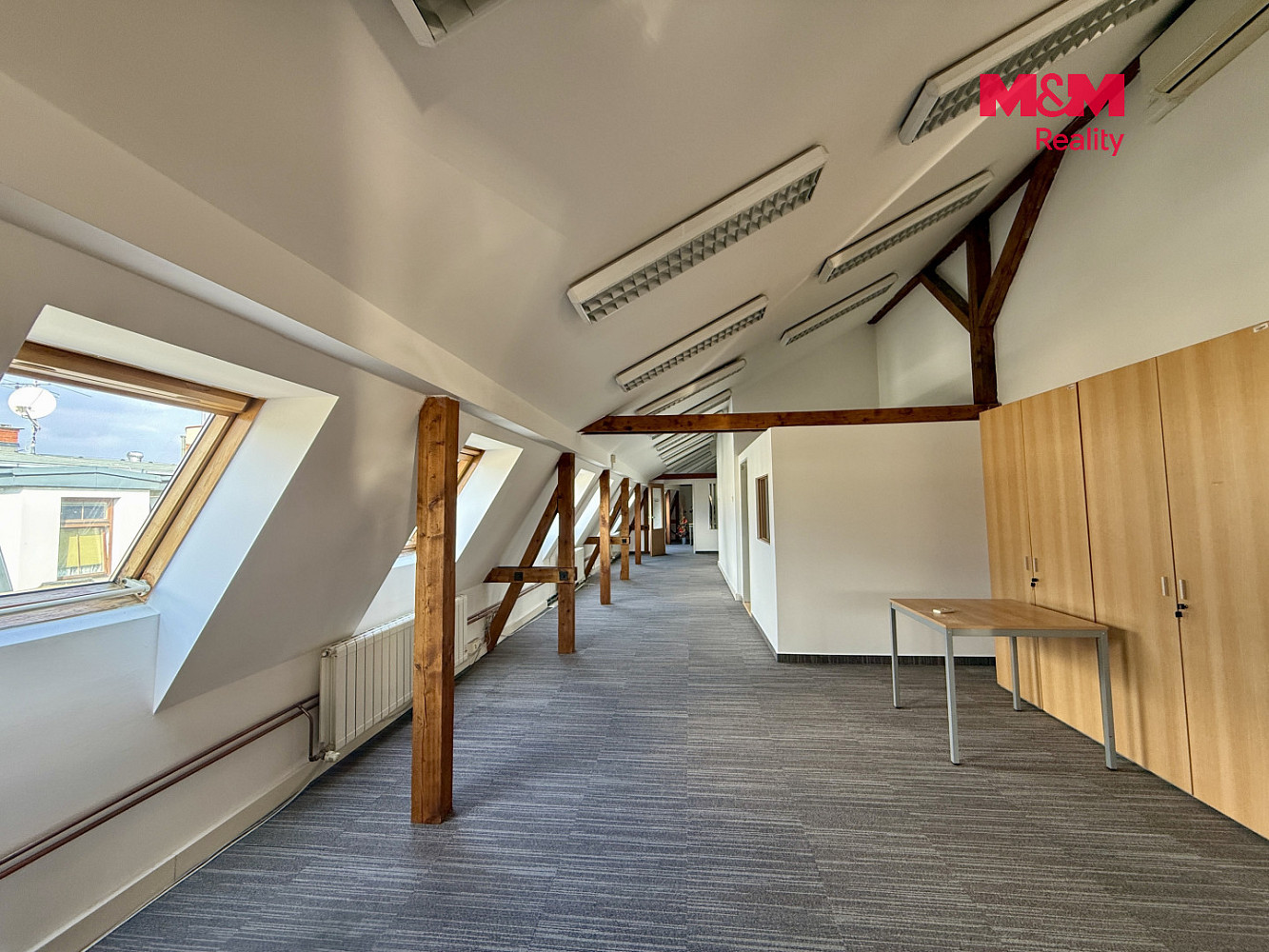 Pronájem kanceláře 275 m² – fotografie 3