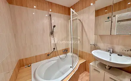 Pronájem bytu 3+1 70 m², Chotovická, Praha 8 - Kobylisy