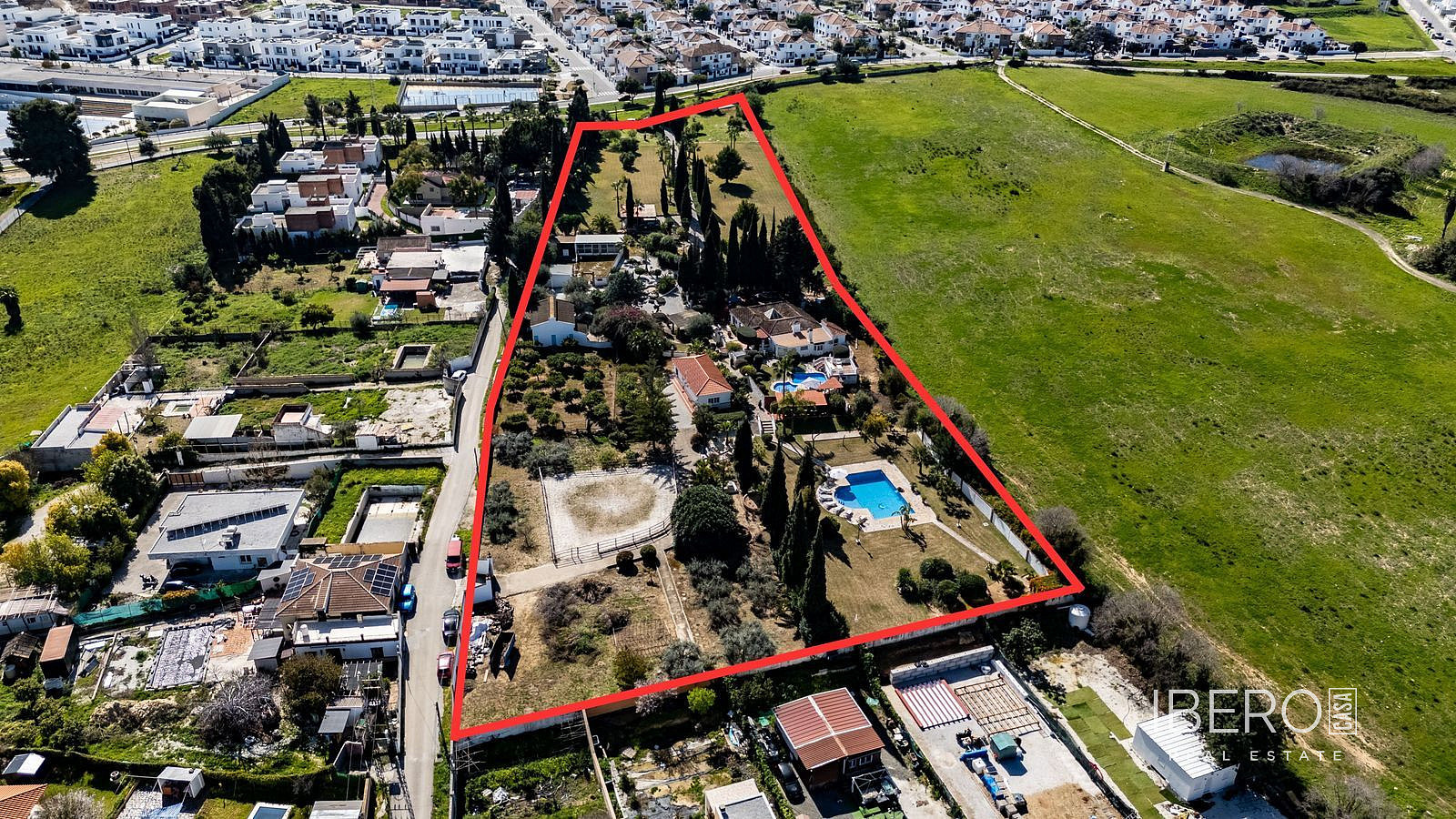 Prodej domu 597 m² s pozemkem 15 230 m²