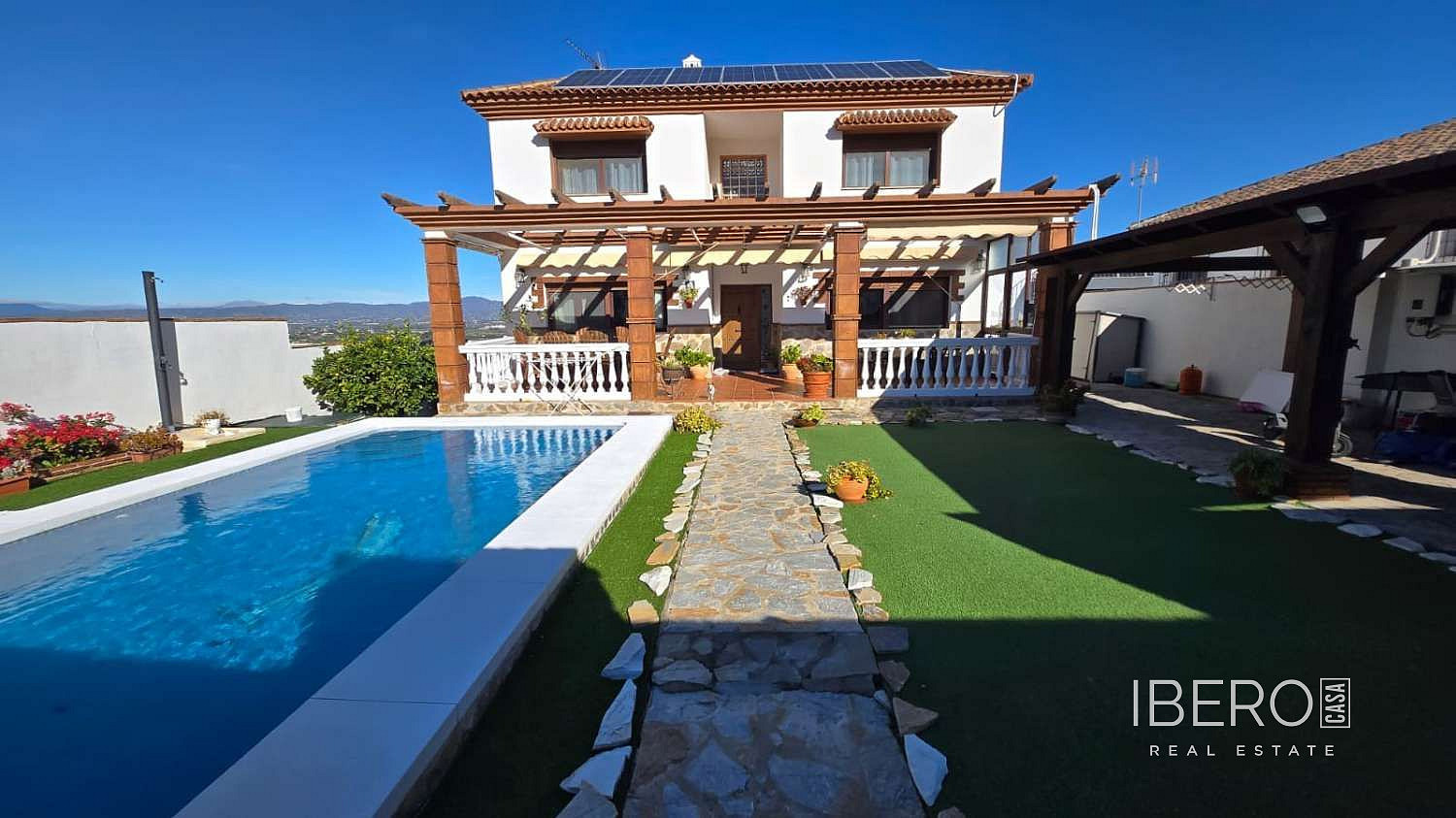 Prodej domu 300 m² s pozemkem 400 m²