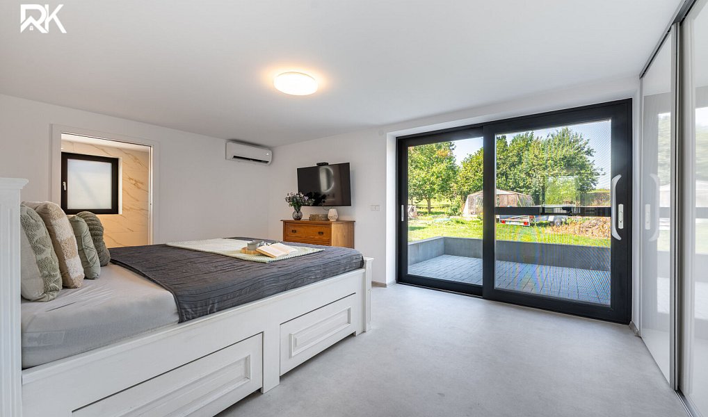 Prodej domu 279 m² s pozemkem 1 184 m², Grunta – náhled fotky 10