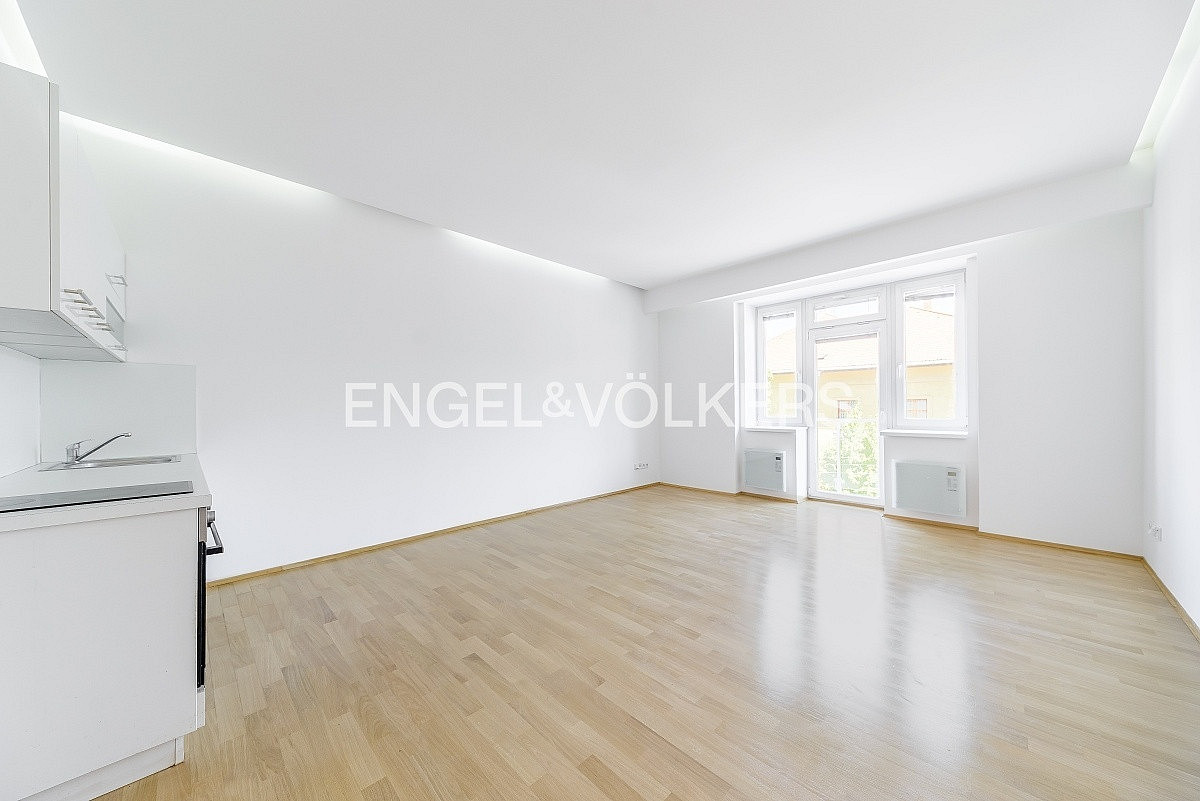 Pronájem bytu 1+kk 38 m² — photo 2
